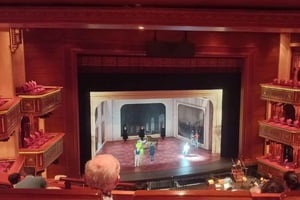 Mascate: tour nocturno con la Ópera Real