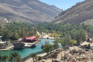 Muscat: Dagsutflykt till Wadi Bani Khalid och Wahiba Sands vid solnedgången