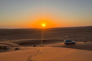 Tour door de Wadi Bani Khalid en de woestijn - beleef de natuur en het avontuur