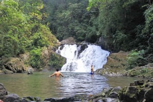 Panama-stad: Waterval- en Embera-dorpsrondleiding met lunch