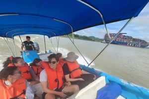 Gatun Lake Wildlife Safari Expedition on a Boat Tour