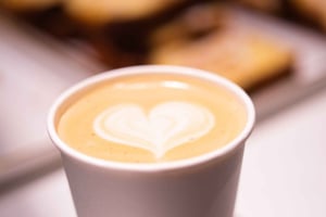 Zostań mistrzem latte art w samym sercu Paryża w Terrah Coffee Shop