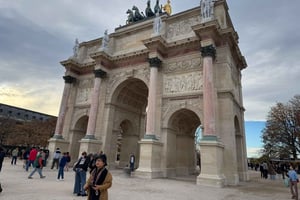 Central Paris: Napoleon's Paris Walking Tour with Tastings