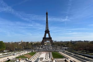 Eintritt zum Eiffelturm: Spitze oder 2. Etage mit Audioguide