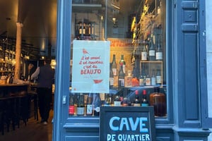 Ranskalaisen viinin maistelu Montmartrella