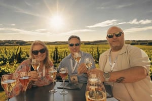 Von Paris aus: Tour zu Champagnerkellereien und Weinbergen mit Verkostung