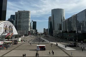 La Défense: arkkitehtoninen kierros pilvenpiirtäjissä