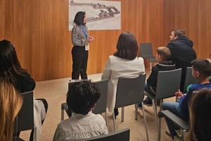 Louvre Museum (Essential) – Masterpieces in 2 hours with a photo shoot