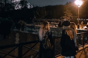 パリ：暗い歴史と幽霊のガイド付きウォーキングツアー