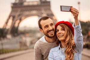 Paris: Eiffelturm-Zugang mit Audioguide und optionaler Bootsfahrt