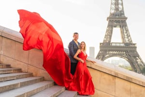 Paryż: Glamour sesja zdjęciowa z wieżą Eiffla z opcjami sukienek