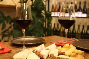 Paris: degustação guiada de vinhos e queijos franceses