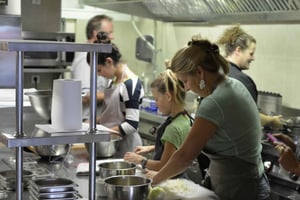 Paris: Heldags madlavningskursus, markedsrundvisning og frokost