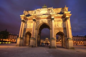 París: Visita nocturna al Louvre con un guía privado