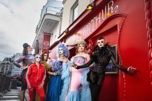 Paris: Madame Arthur Cabaret Show-billett