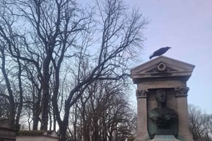 パリ：スペイン語でペール・ラシェーズ墓地の神話と伝説