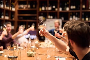 Parigi: Cena con degustazione di vini di O Chateau