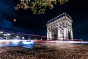 París: Tour nocturno panorámico con audioguía y presentador