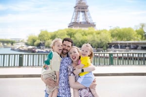 Paris: Photoshoot with an Experienced Family Photographer