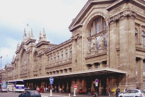 Paris: Private 1-Way Train Station to Hotel Transfer