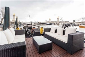 Paris : cours de cuisine privé sur un bateau près de la tour Eiffel