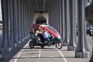 Paris: Private guided tour in Rickshaw bike - Gustave Eiffel