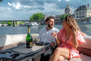 Paris : Croisière privée guidée sur la Seine en bateau ponton