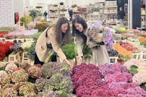 Paris: Private Rungis Flower Market Tour with Breakfast