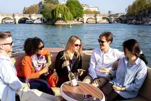 Paris: Private Small Boat Cruise with Rosé and Macarons