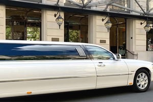 Paris: Romantic Limousine Tour