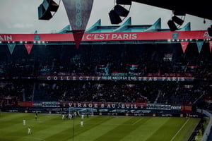 Paris: Se Paris Saint Germain sammen med en lokal fan