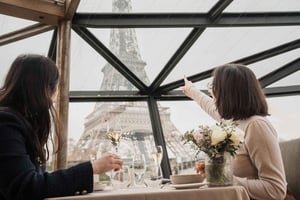 Paris: Sightseeingcruise på Seinen med 3-retters lunsj