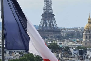 Paris: Rundgang durch die Zeitschichten mit digitalem Paket