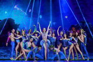 Pariisi: VIP-illallinen ja kabaree-esitys Paradis Latinissa.