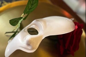 Tome um chá com o Fantasma da Ópera em Montmartre, Paris