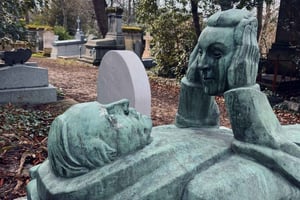 Wie heeft Victor vermoord? Ontsnappingsspel op begraafplaats Père Lachaise