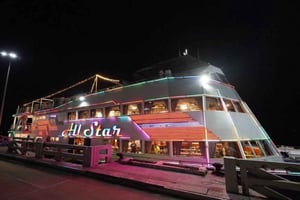 Pattaya: Crociera con cena all star, spettacolo di cabaret e buffet di birra