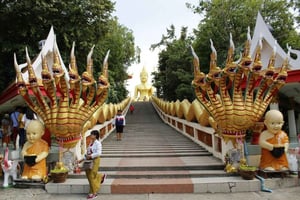 Pattaya: Buddha, Floating Market, Gems Museum Tour & Lunch