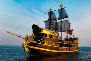 Pattaya: Piracki rejs na Koh Larn z transferem i atrakcjami