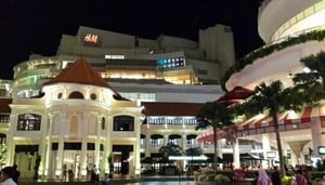 Gurney Paragon Shopping Mall