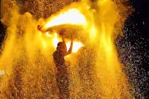 Penang: Batik, Floating Mosque, and Beach Tour