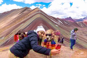 Cuzco: Excursión guiada de 2 días y 1 noche a la Montaña Arco Iris