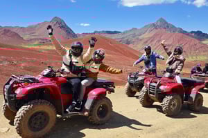 クスコ：レインボーマウンテン四輪バギーツアー＆レッドバレー