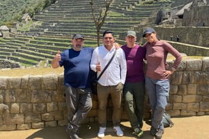 From Aguas Calientes: Machu Picchu guided tour with tickets