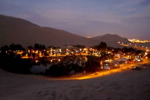 Huacachinasta: Hiekkalautailu dyynien keskellä