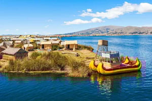 Depuis Puno : visite d'une journée des îles Uros et Taquile avec déjeuner