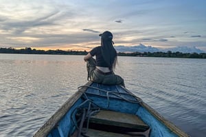 Leticia: Safari de 2 dias e 1 noite na selva e no rio com hospedagem em casa flutuante