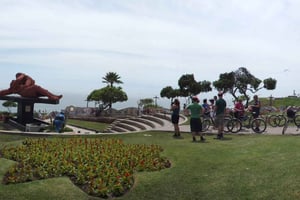 Lima: 3.5-Hour Cycling Tour of San Isidro and Miraflores