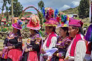 Puno: Uros Floating Islands and Taquile Island Day Trip