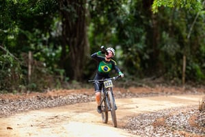 Tambopata mit dem Fahrrad: zwischen Bäumen und dem Fluss